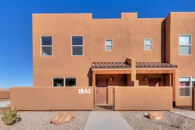 Image de New 2bd, 2. 5 bath Townhome w/ Red Rock Views, Pool, Hot Tub, full kitchen, w/d