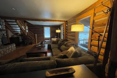 Image de Lena's Cabin in Vail is nestled right beside Gore Creek, minutes from skiing.