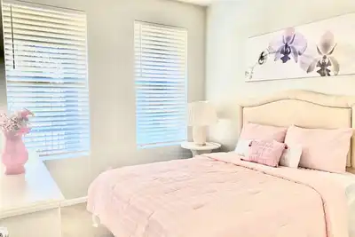 Image de Luxury 4 bedroom single family home located in a decent neighborhood