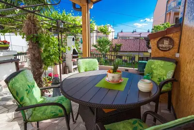 Image de Maison de vacances Avec air conditionné dans chaque pièce et un grand jardin avec barbecue