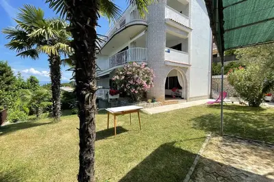 Image de Appartement de vacances Njivice pour 1 - 4 personnes avec 2 chambres à coucher - Maison jumelée