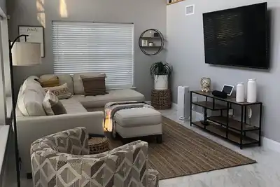 Image de Coastal Boho Beach Escape - 1 block to paradise