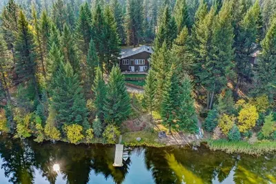 Image de Pines on the Pond - Private Dock - 6 Bedrooms - WiFi - Large Driveway - Rio Vista Pond