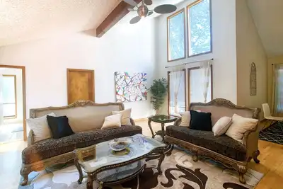Image de #Oneofakind 5b Retreat w\/Pool table, Sauna, Koi Pond