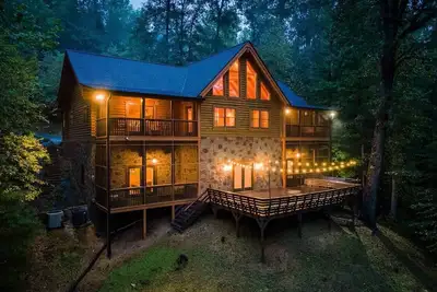 Image de Massive 7br Cabin Sleeps 18
