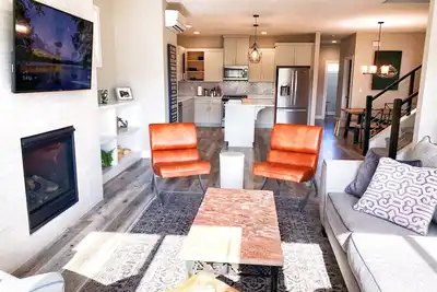 Image de New Stylish Lux 5b/3. 5br Retreat, Close to Parks