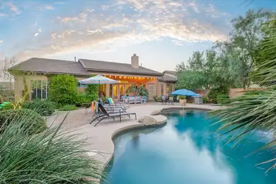 Prime Location, Heated Pool with Baja, Fun Game Room, Fire Pit, Bbq, Vr Tour