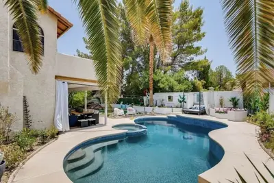 Image de Fabulous villa 10min away from strip Heated pool