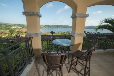 Image de 3Bdrs, 3 1/2Bath, 2nd Floor, Ocean View