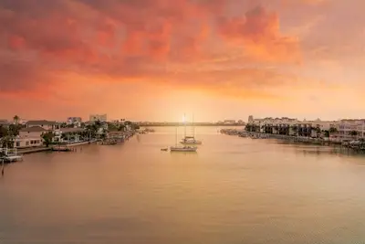 Image de Looking for Perfect Location to Relax? 2 Amazing Rooms, King Bed, Outdoor Pool