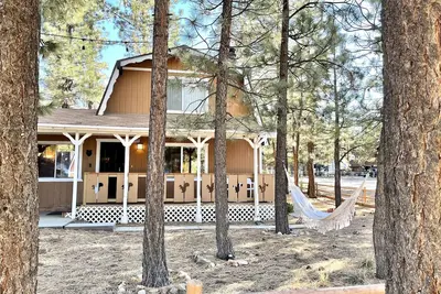 Image de Country Bear Cabin - 10 miles from Big Bear Lake!