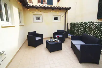Cozy House with Private Court in Historic Center Aq