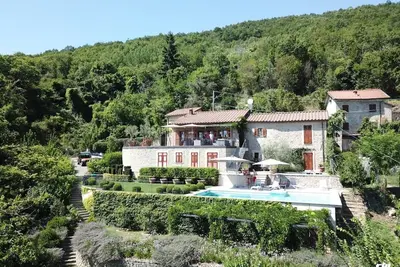 Image de Large Villa, Stunning Garden, Panoramic Views & Private Pool. Pax10