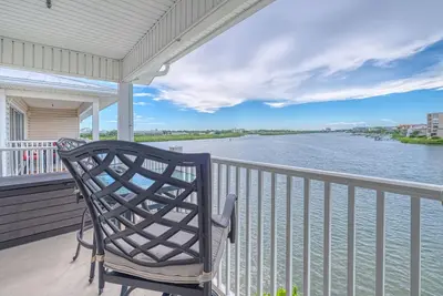 Image de Seas The Memories! Captains Cove 2 Bed 2 Bath Views Views Views!