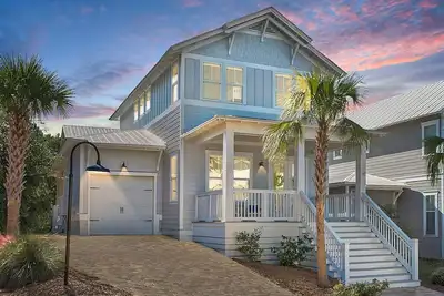 Image de Deja Blue - Huge Lagoon Pool + Hot Tub, Golf Cart Included, 30a, Highland Parks!