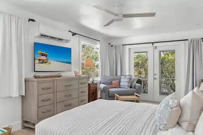 Image de Historic Captiva Po Cottage Garden Suite Steps to Beach Casual Lux Décor - Jensen's \"On the Gulf\" 7