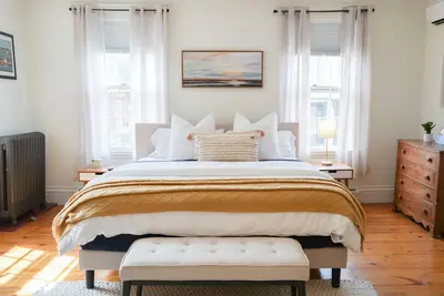 Image de Upscale large 3 bedroom unit within walking distance to everything!
