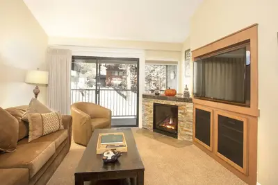 Image de St Anton Condos #8 (2-Bedroom) with Pool by RedAwning