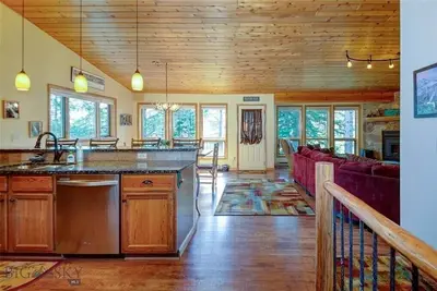 Image de Relax in beautiful Big Sky located just minutes from skiing and Town Square!