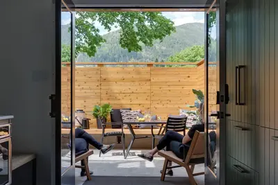 Image de Grizzly Den Luxury Suite - 4 blocks from Baker St