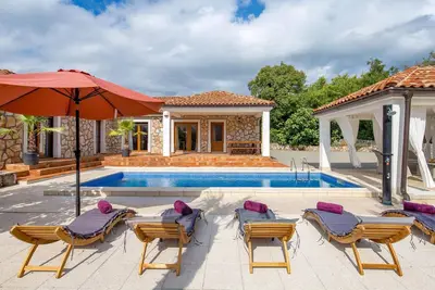 Image de Superbe maison Ă Gostinjac avec WiFi