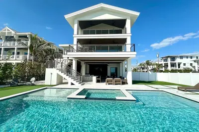 Image de Beachfront - New Listing!