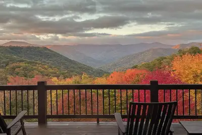 Image de Amazing Views! Hot Tub, Wifi, Fire Pit, 12' Shuffleboard table! Chef's kitchen.
