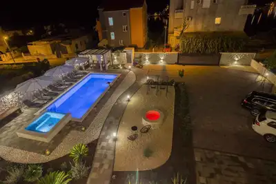 Image de Maison de vacances avec 3 appartements de 5 à 15 personnes