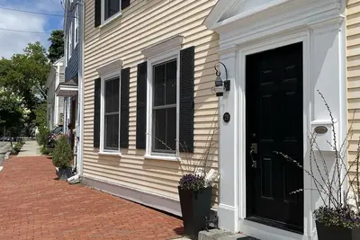 Image de Historic Newburyport Home in South End