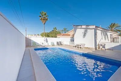 Image de Villa \"Casa Abuelita\" avec piscine privée, jardin, terrasse, climatisation et Wi-Fi