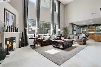 Image de Cheerful Executive 4-bedroom residential home