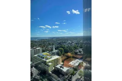 Image de Loft style studio with City and Bayview