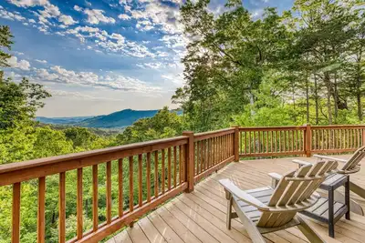 Image de Endless Blue Ridge Mountain Views + Secluded cabin