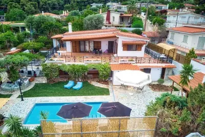 Image de Villa in Vlastos, Kalamos with swimming pool, just  500 meters from the sea.
