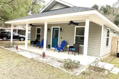 Image de Mins to Mcrd, Modern & spacious, King in master! ! ! Fully fenced-in backyard,