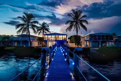 Image de Oceanfront Beach House with Dockage and Boat Lift
