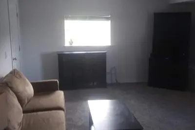 Image de Stylish 2bd lower level apt in newer constructed south hill home