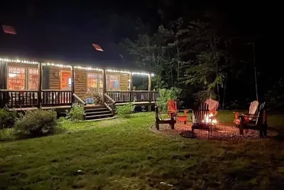 Image de Dog-Friendly 5 Bedroom Log Cabin with Hot Tub in the Heart of Southern Maine
