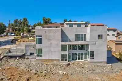 Image de Month To Month Amazing Views New Luxury 5 Bed 4. 5 Bath Modern Home