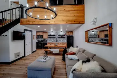 Image de GalindoGetaway-Luxury Renovated, Modern, Mtn Space