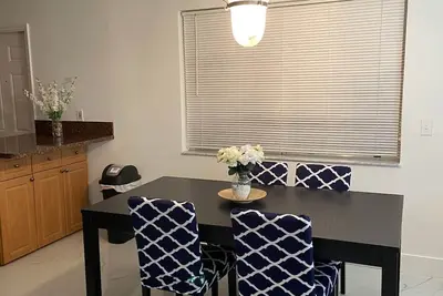 Image de Gorgeous, central 3br Retreat in Hallandale Beach
