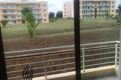 Image de Apartment avec une large vue de jardin à partir de terrasse