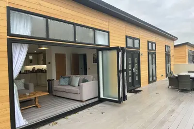 Image de Luxurious 3 bed Lodge with private hot tub close to city of Cambridge