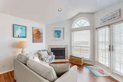 Image de Lovely Condo Close to Gulf w/Private Balcony, Shared Pool & Hot Tub, Free WiFi