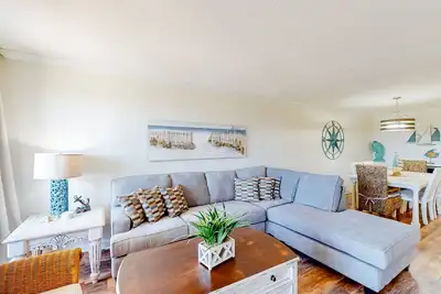 Image de First-floor condo with pool, ocean view, & central Ac