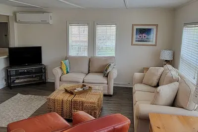 Image de Beach Cottage - family and pet friendly, beach access less than 100ft away