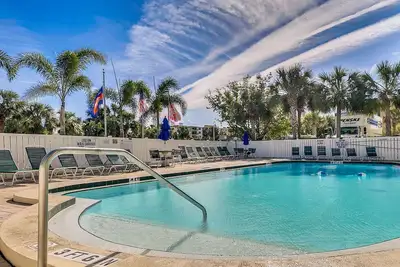 Image de Family-Friendly Condo w/Balcony, Shared Grills, Outdoor Pool, Fast WiFi, & Views