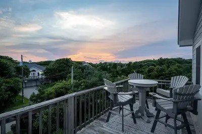 Image de Lovely 3 bed/2. 5 bath ~ 4 minute walk to the beach