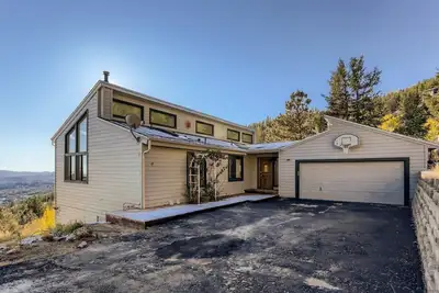 Image de Hot Tub - Mountain Views - Sleeps 10 - Lots of Room - 45 Min to Denver