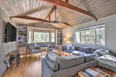 Image de Winter time at our Cabin Home Backing Preserve with Deck, Grill and Gas Fire Pit